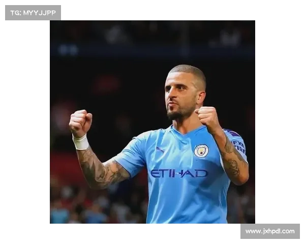 曼城7号后卫角色解析：从防守核心到进攻助力的多重职责