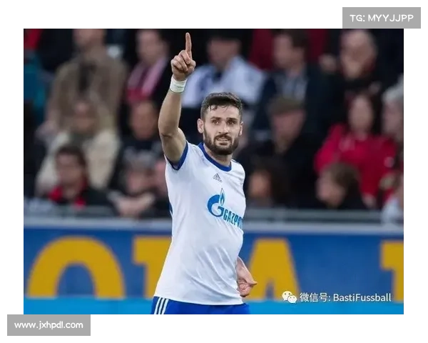 法尔范在沙尔克04时期边路进攻核心作用与战术价值分析