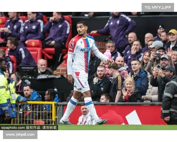 布鲁诺费尔南德斯与球迷亲密互动分享感动瞬间 引发热议